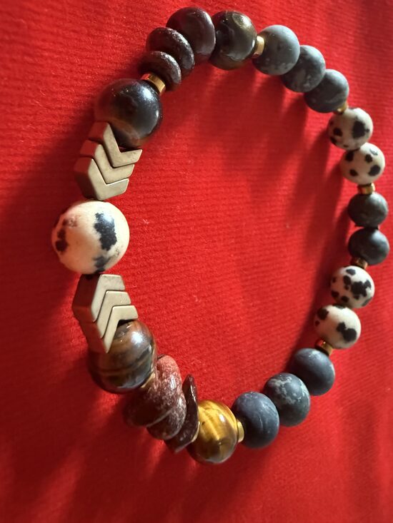 Rankų darbo apyrankė